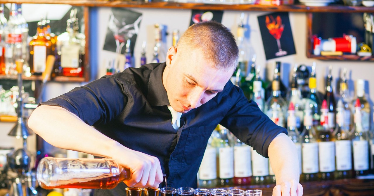Naszych rodaków pracujących w Exeter można spotkać w niemal co drugim pubie i restauracji /123RF/PICSEL