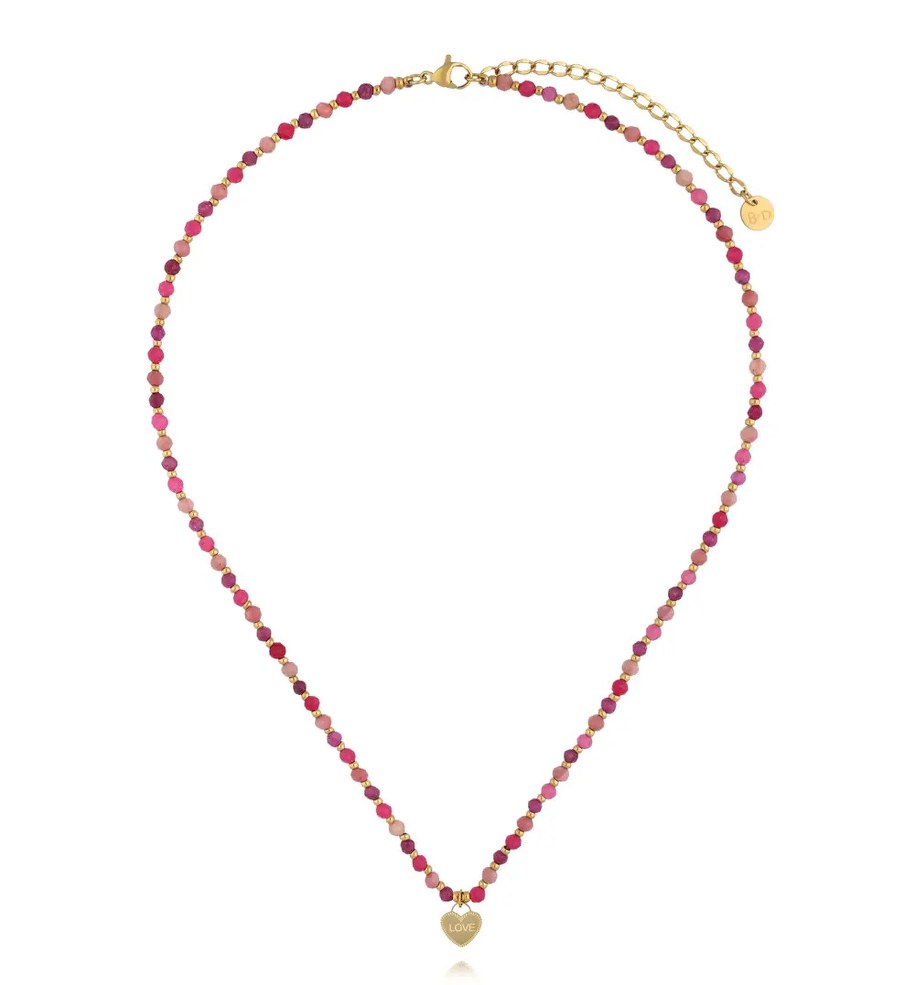 Naszyjnik fuksjowy z zawieszką LOVE NTW1586 fot. bydziubeka.pl /Materiały prasowe