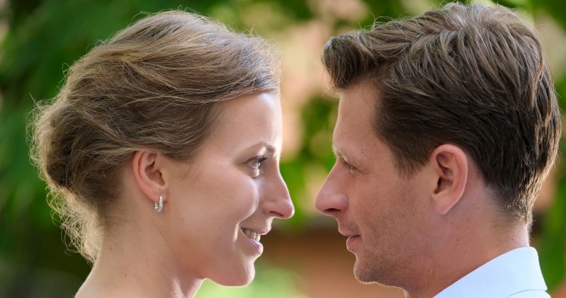 Natalia (Dominika Suchecka) i Adam (Patryk Szwichtenberg) spędzą razem noc /Źródło: AIM