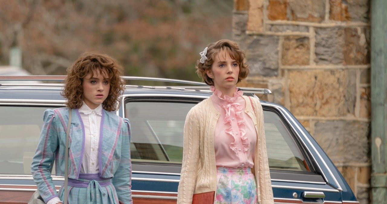 Natalia Dyer jako Nancy Wheeler i Maya Hawke jako Robin Buckley w "Stranger Things" /Tina Rowden/Netflix /Netflix