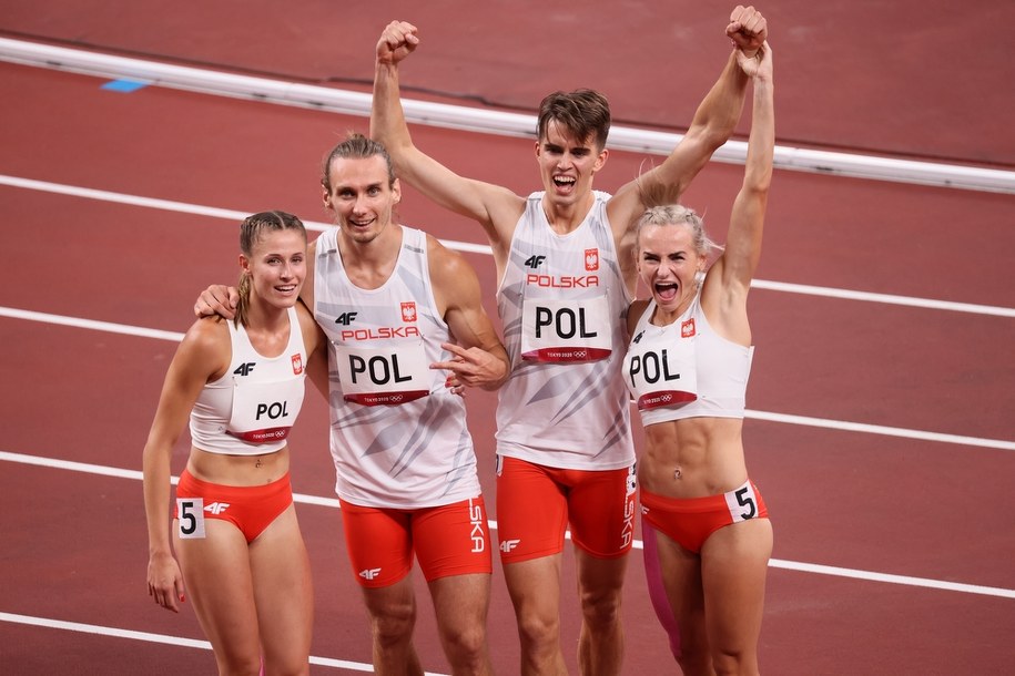 Natalia Kaczmarek, Karol Zalewski i Justyna Święty-Ersetic i Kajetan Duszyński / 	Leszek Szymański    /PAP