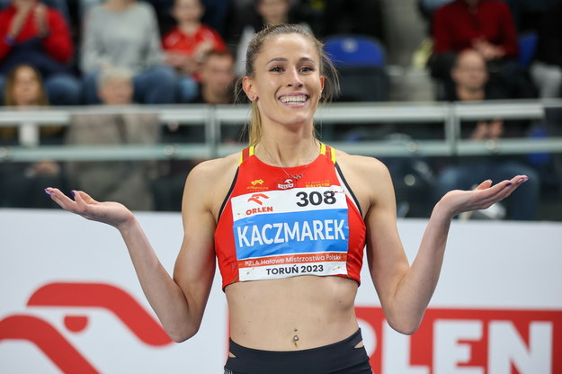 Natalia Kaczmarek po biegu finałowym na 400 metrów podczas halowych mistrzostw Polski w lekkoatletyce /Mikołaj Kuras /PAP