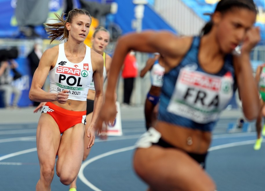 Natalia Kaczmarek w zwycięskim biegu na dystansie 400 metrów podczas lekkoatletycznych drużynowych mistrzostw Europy – Superliga na Stadionie Śląskim /Andrzej Grygiel /PAP
