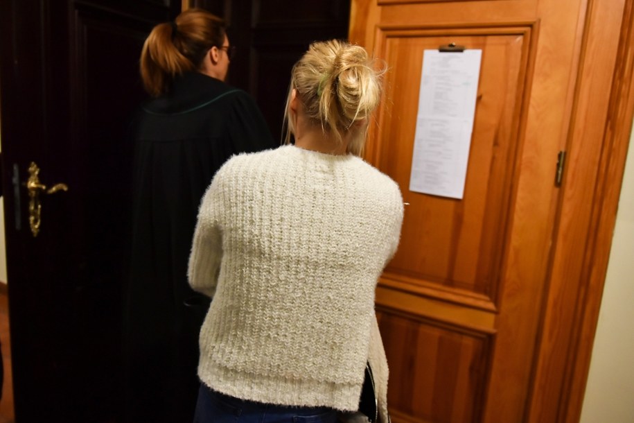 Natalia M. wchodzi na salę Sądu Apelacyjnego w Gdańsku, styczeń 2023 r. /Adam Warżawa /PAP
