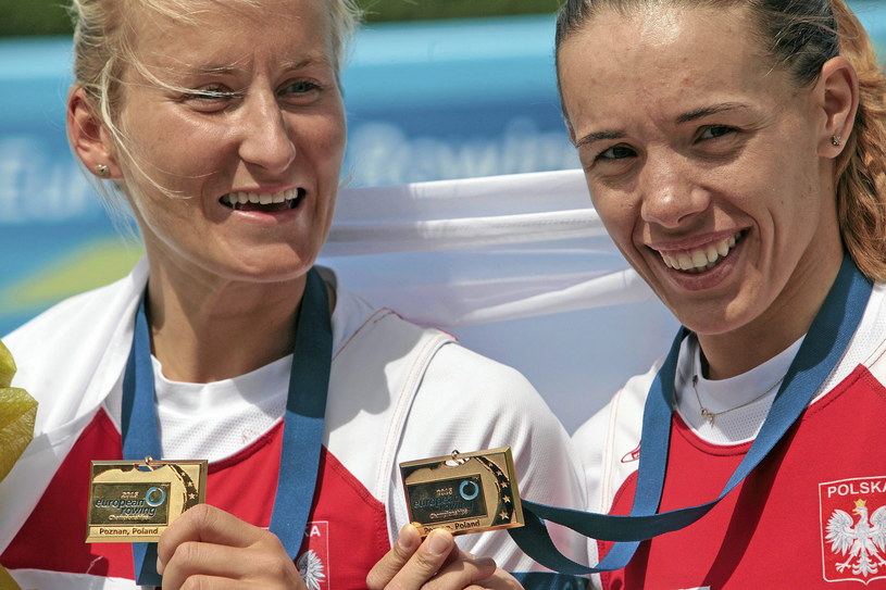 Natalia Madaj i Magdalena Fularczyk ze złotymi medalami. /Piotr Skórnicki /