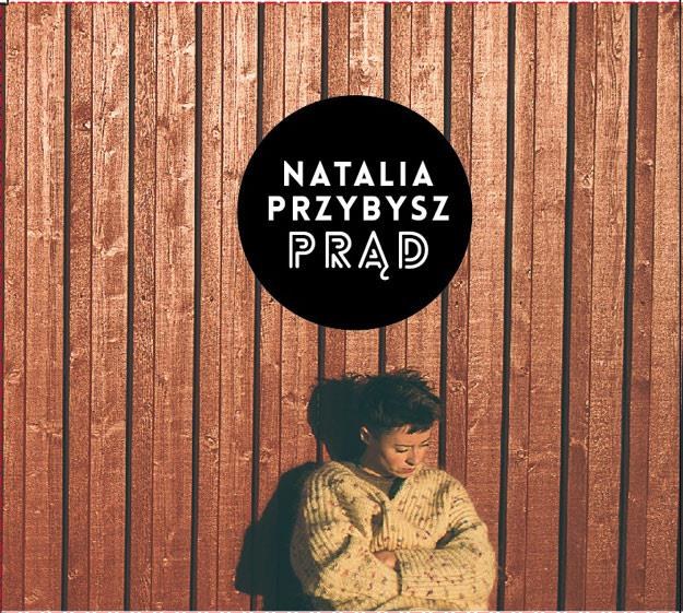 Natalia Przybysz na okładce albumu "Prąd" /