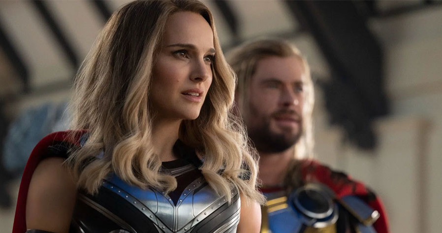 Natalie Portman i Chris Hemsworth w scenie z filmu "Thor: Miłość i grom" /materiały prasowe