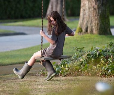 Natasha Calis w scenie z filmu "Kronika opętania"