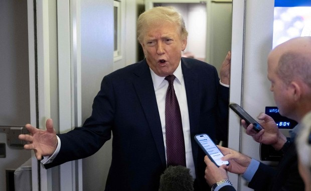 "NATO czeka zła przyszłość, jeśli...". Co mówił Trump na pokładzie Air Force One?