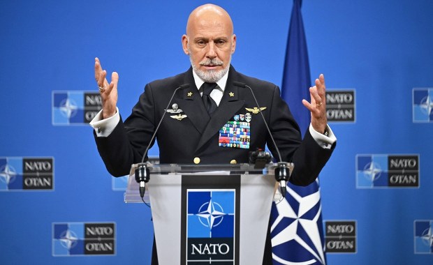 NATO odpowie Rosji? Sojusz rozważa "bardziej agresywną" postawę