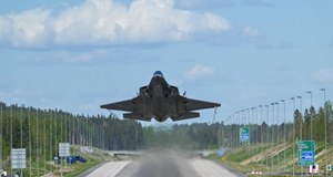 NATO przygotowuje się do wojny z Rosją. Myśliwce lądują na autostradzie