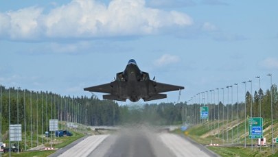 NATO przygotowuje się do wojny z Rosją. Myśliwce lądują na autostradzie