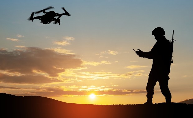 NATO testuje drony z AI na Łotwie. Nowy etap ćwiczeń wojskowych