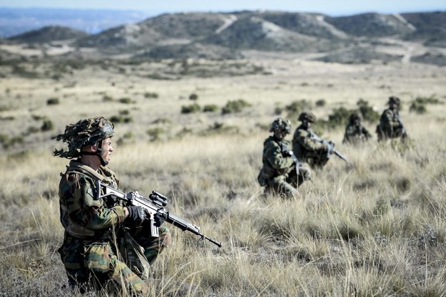 NATO-wscy żołnierze w czasie ćwiczeń /	DIRK WAEM BELGA /PAP/EPA