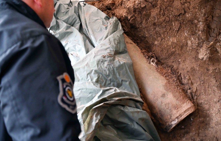 Natrafiono na tonową bombę lotniczą z czasów bombardowania kraju przez siły NATO w 1999 roku /	PAP/EPA/SERBIAN INTERIOR MINISTRY / HANDOUT /