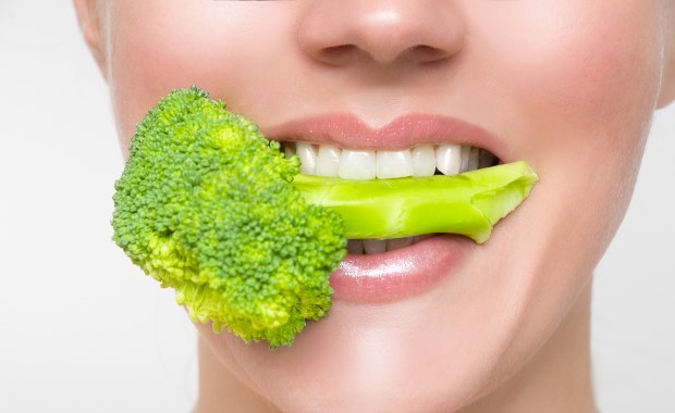 Naturalna cząsteczka - tajną bronią. Brokuły pomagają w walce z próchnicą