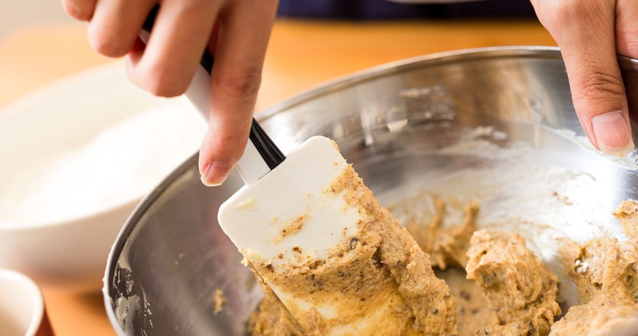 Naturalna pasta z migdałów to solidne źródło energii, witamin, minerałów i zdrowych tłuszczów. /Leung Cho Pan /123RF/PICSEL