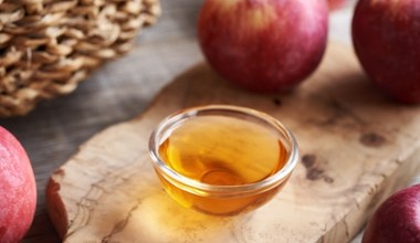 Naturalne wsparcie dla skóry z kuchni. Jak wykorzystać ocet jabłkowy w pielęgnacji twarzy?