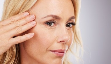 Naturalny lifting bez drogich kosmetyków i zabiegów. Te nawyki odmieniają twarz