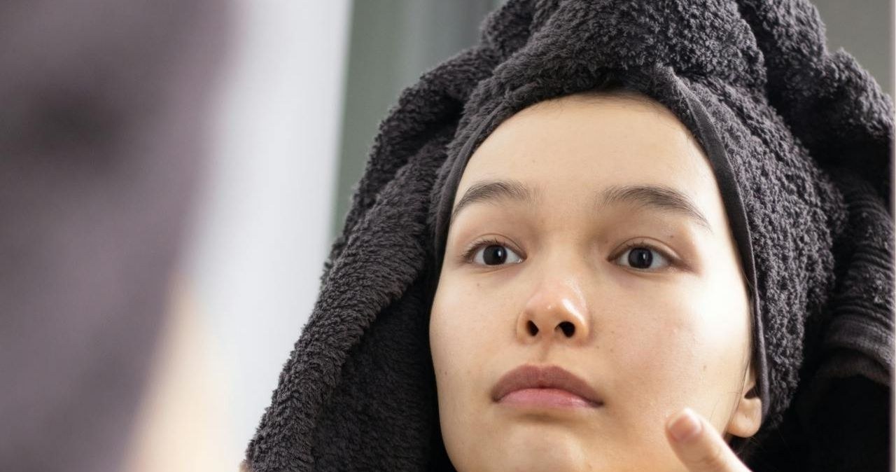 Naturalny peeling z ananasa delikatnie wygładza skórę i pomaga odzyskać zdrowy blask /Mike Murray /pexels.com