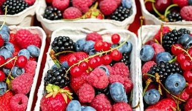 Naturalny sposób na lśniące i mocne włosy? Potrzebujesz tylko dwóch sezonowych owoców