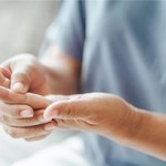 Naturalny sposób na ograniczenie potliwości. Wystarczy zaparzyć i wypić, a wstydliwy problem znika