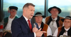 "Natychmiast do dymisji cały rząd". Czarnek mówi o zdradzie