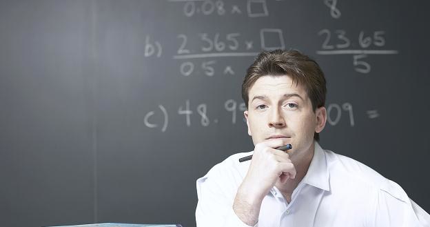 Nauczyciel dyplomowany ma zarabiać średnio ponad 4,8 tys. zł /&copy; Bauer