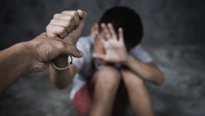 Nauczyciel miał podać dziecku narkotyki w zamian za intymne spotkanie