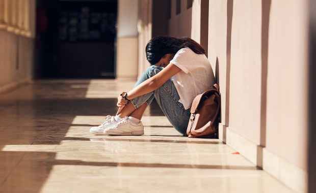 Nauczyciel z zarzutami. Ujawniono korespondencję z uczennicą