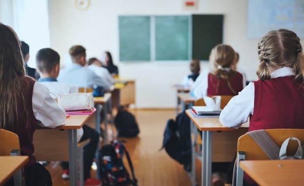 Nauczyciel-zwyrodnialec z Rosji. Robił dzieciom "test oddechu"