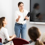 Nauczyciele funkcjonariuszami publicznymi? Sceptycznie przyjęta propozycja