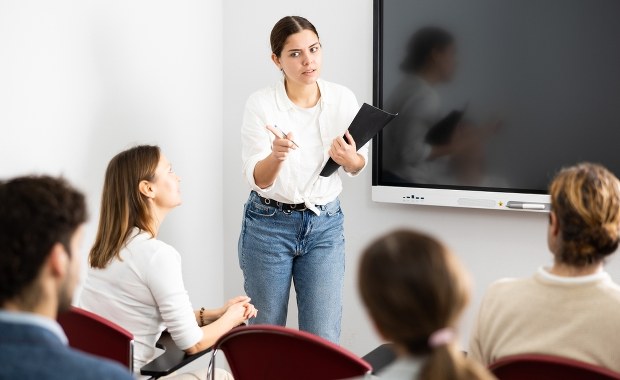 Nauczyciele funkcjonariuszami publicznymi? Sceptycznie przyjęta propozycja