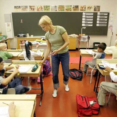 Nauczyciele mogą pójść na wcześniejszą emeryturę /AFP