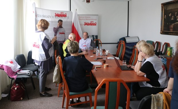 Nauczyciele okupują kuratorium w Krakowie. Grożą zaostrzeniem protestu