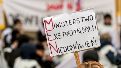 Nauczyciele okupują małopolskie kuratorium. Chcą podwyżek