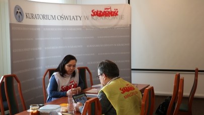 Nauczyciele strajkują w kuratorium w Krakowie. "Cierpliwości nam nie brakuje"