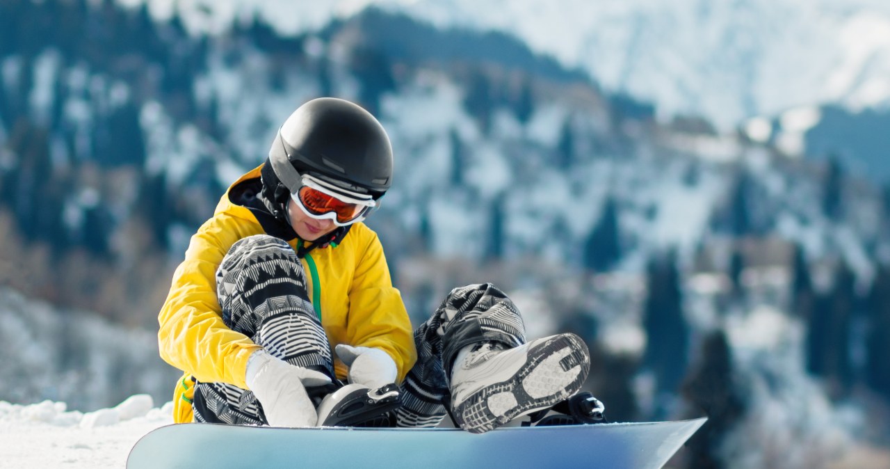 Nauka jazdy na snowboardzie może być bardzo ciekawa. /Pixel