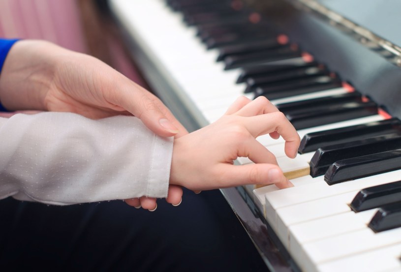 Nauka muzyki wspomaga rozwój dziecka /123RF/PICSEL
