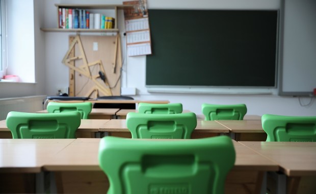 Nauka online ma wrócić do podstawówek. Rząd rozważa dwa warianty
