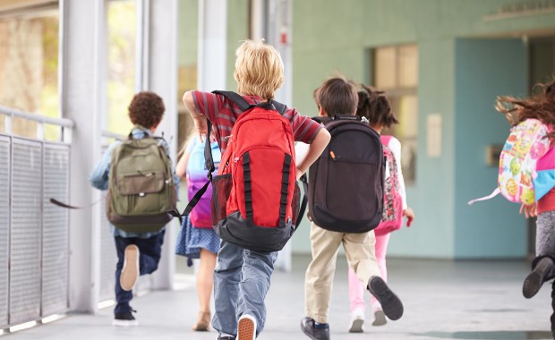 Nauka w szkole a koronawirus. Jakie są zasady w Europie?