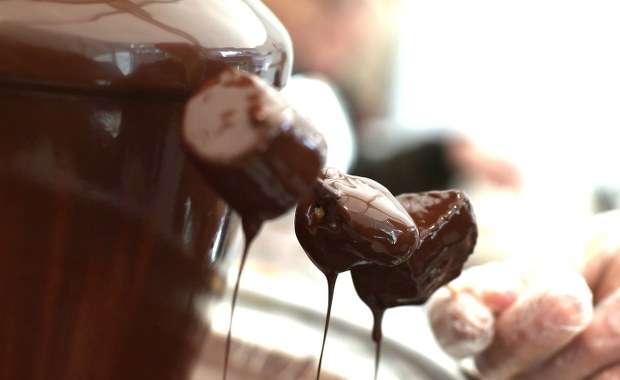 Naukowcy: Jedzenie czekolady rozjaśnia nam umysł