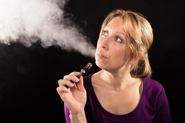 Naukowcy obalają mity na temat e-papierosów... /&copy;123RF/PICSEL