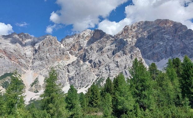 Naukowcy obalają sensacyjną tezę o "przewidywaniu" zaćmienia Słońca przez drzewa w Dolomitach