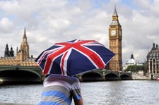 Naukowcy obliczyli, ile czasu Brytyjczycy poświęcają na rozmowy o pogodzie