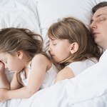 Naukowcy odkryli, że nasz mózg podczas snu wykonuje ważne zadanie
