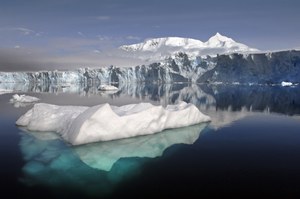 Naukowcy określili wiek pokrywy lodowej Antarktyki
