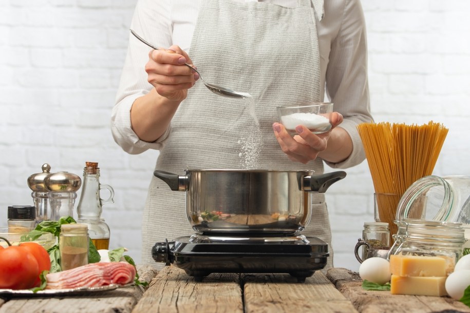 Naukowcy ostrzegają: Zbyt mało soli w diecie może zrujnować zdrowie /Shutterstock