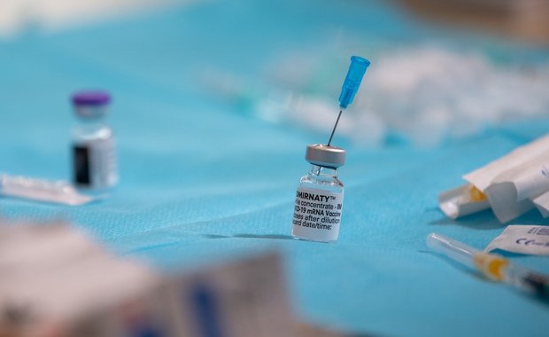 Naukowcy: Podawane do nosa szczepionki mogą chronić lepiej od wstrzykiwanych