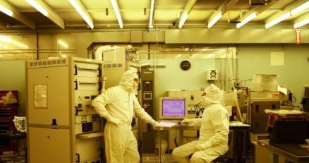 Naukowcy podczas pracy w Bell Labs /materiały prasowe